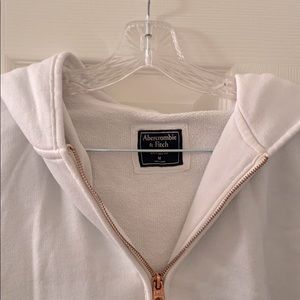 Versatile White A&F Hoodie!!